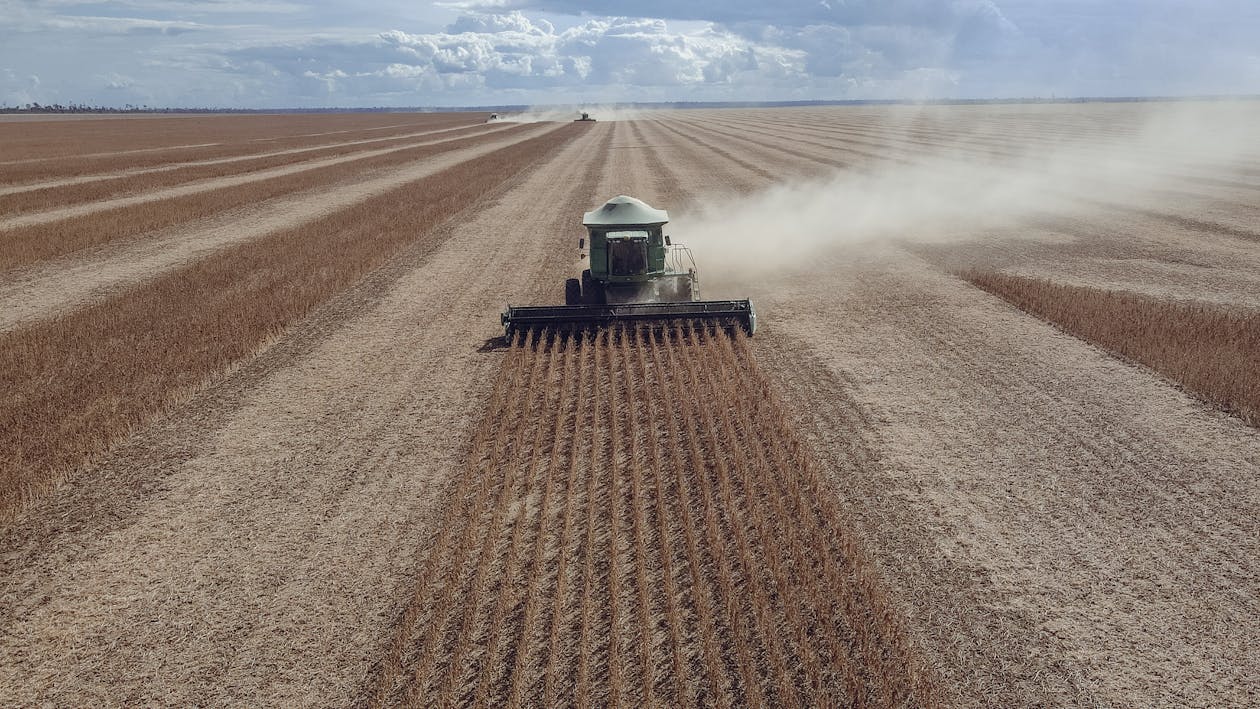 Agrishow 2026: O Agronegócio Brasileiro Enfrenta Desafios e Aprovava Transformação Digital