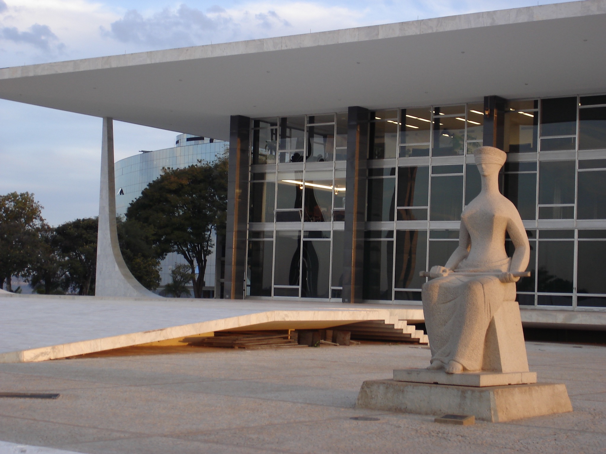 Código de ética do STF: a disputa entre legalidade e legitimidade institucional